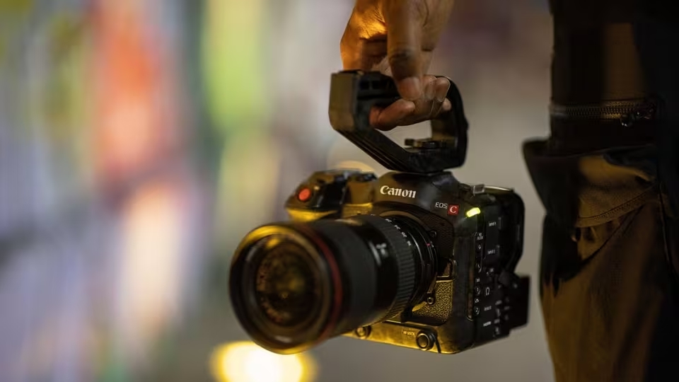 Canon EOS C70 : La caméra cinéma compacte pour la production vidéo
